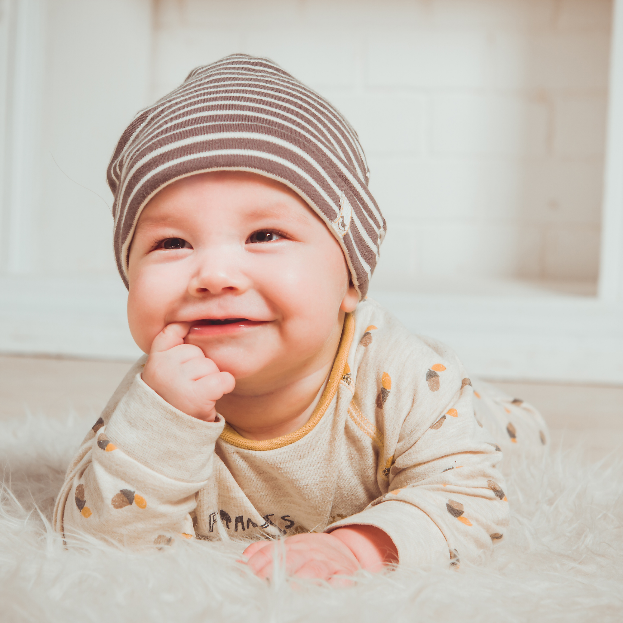 Can you sleep with a top fan on with a newborn