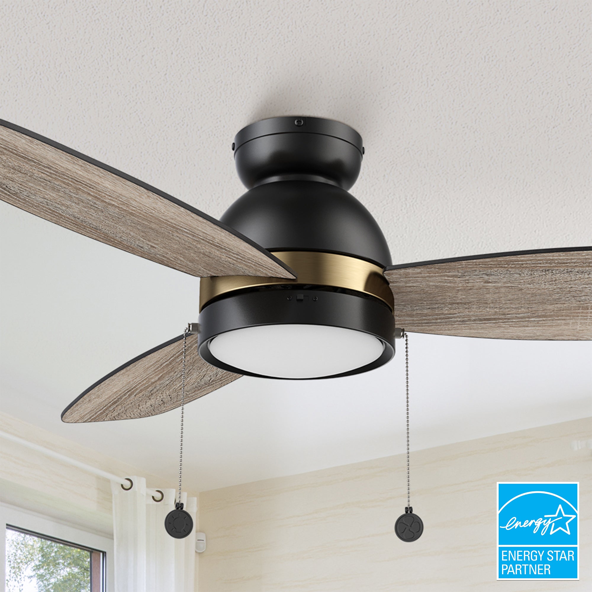 Smafan Carro Troyes 52 inch ceiling fan with pull chain design with a Black finish, Plywood blades, and an integrated 4000K LED cool light.