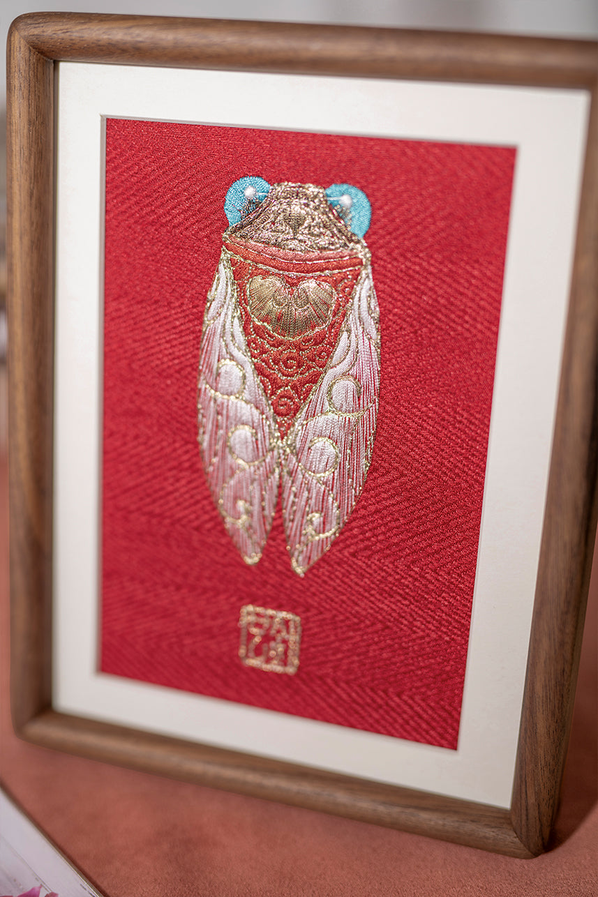 Embroidery Designs of Golden Cicada For Table Art