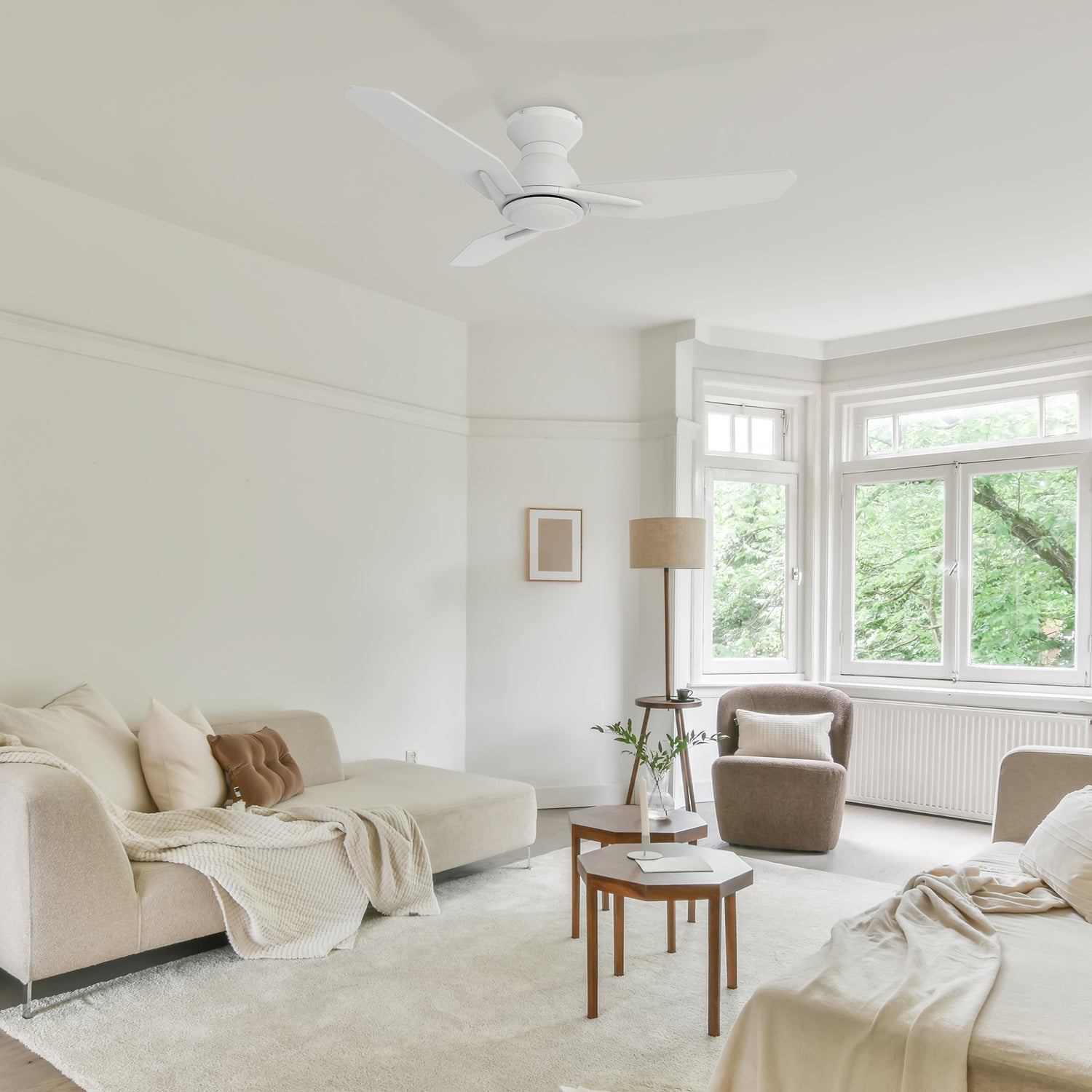 Flush mount ceiling fan with remote 44 inch, featuring a white finish design that complements modern living rooms. This indoor ceiling fan is also suitable for small room sizes.