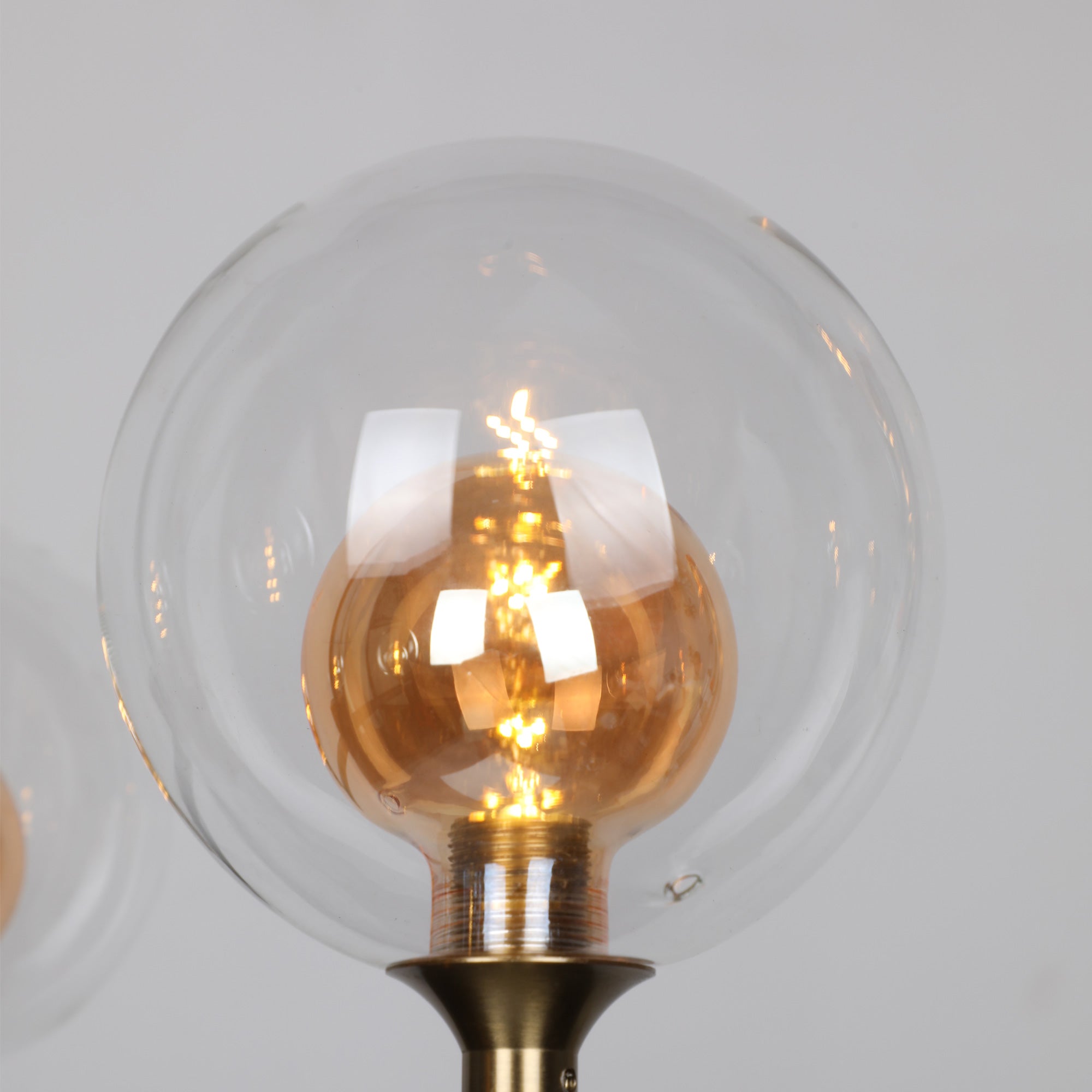 Smafan Ravenna Amber Glass Shade LED Pendnat Light shows with gentle illumination,offers an updated contemporary décor.This masterful light fixture come with four amber glass shades that will add a sparking beautiful light to your home.It shows the art of the light and the definition of beauty.Smooth modeling design gives a comfortable appearance of beauty.