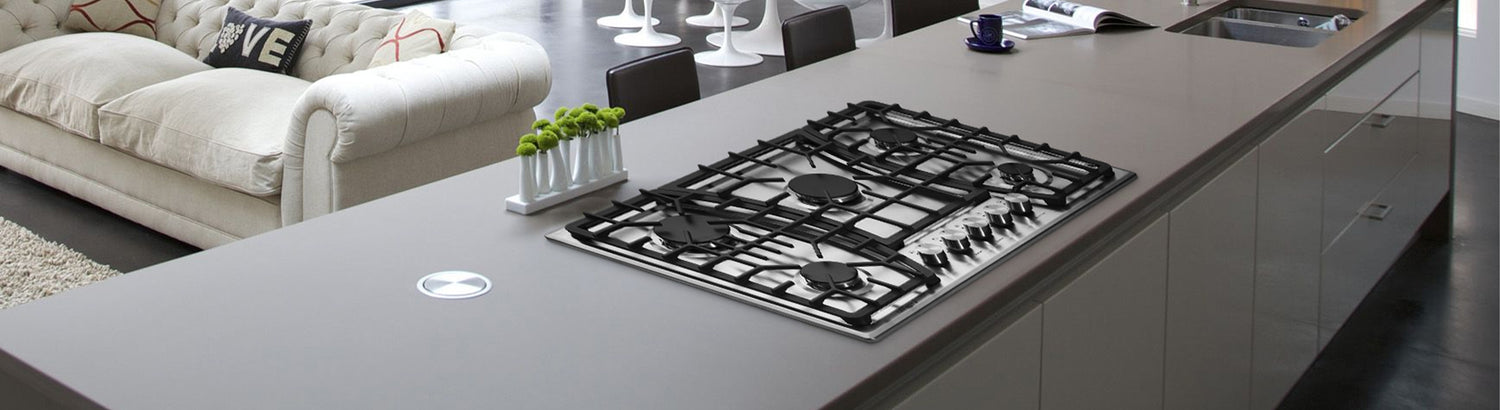 30 in Gas cooktop with five burners in kitchen