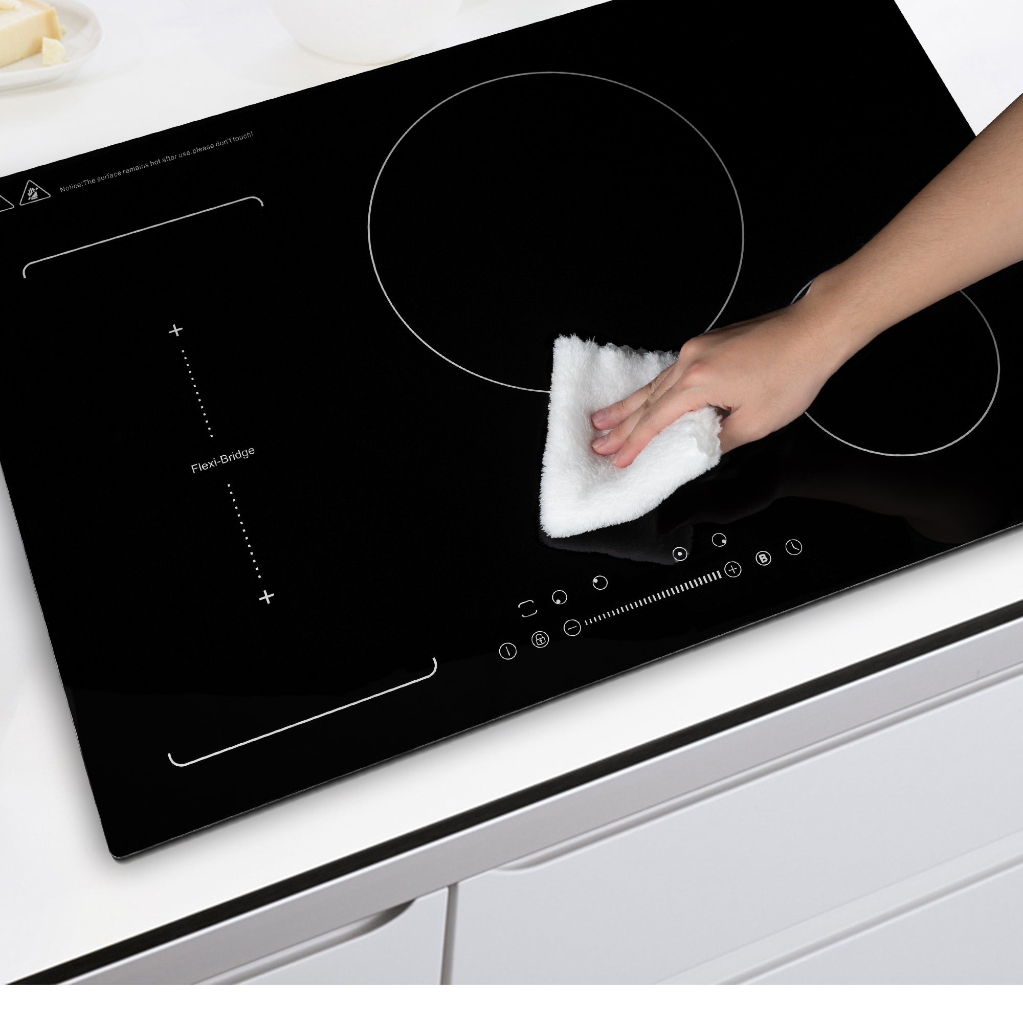 Built-in 30in induction cooktops is easy to clean by duster cloth