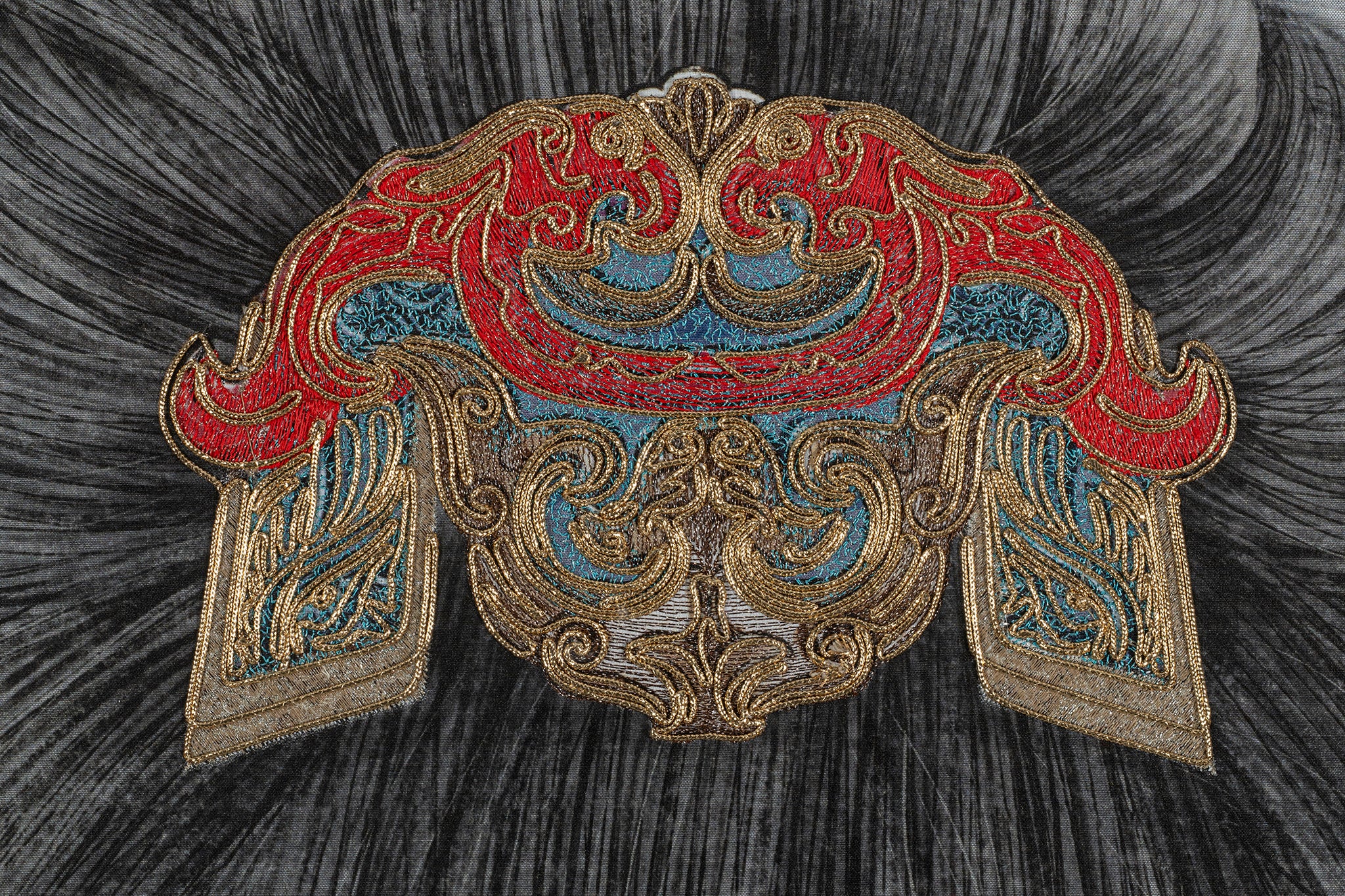 The embroidery art of figure's hairpin pattern design.