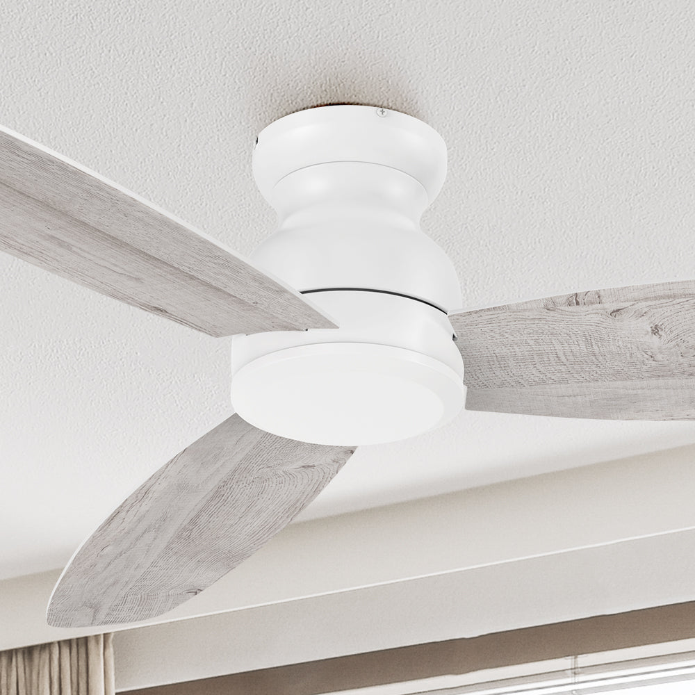 Smafan Osborn 60 inch indoor ceiling fan features a charming black / white finish and sleek blades to cooling up your indoor living spaces. 
