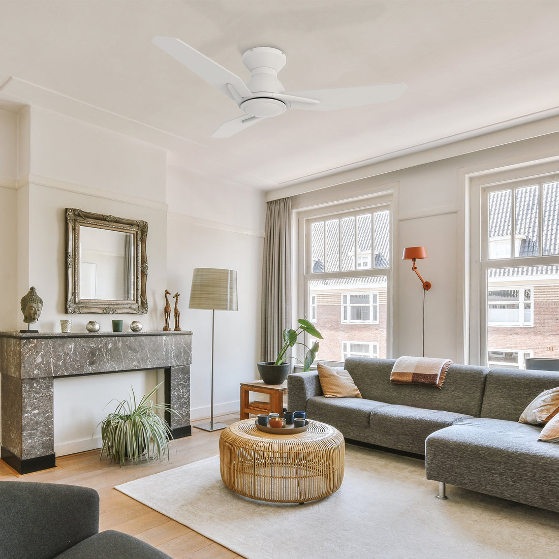 Flush mount ceiling fan with remote 44 inch, featuring a white finish design that complements modern living rooms. This indoor ceiling fan is also suitable for small room sizes.