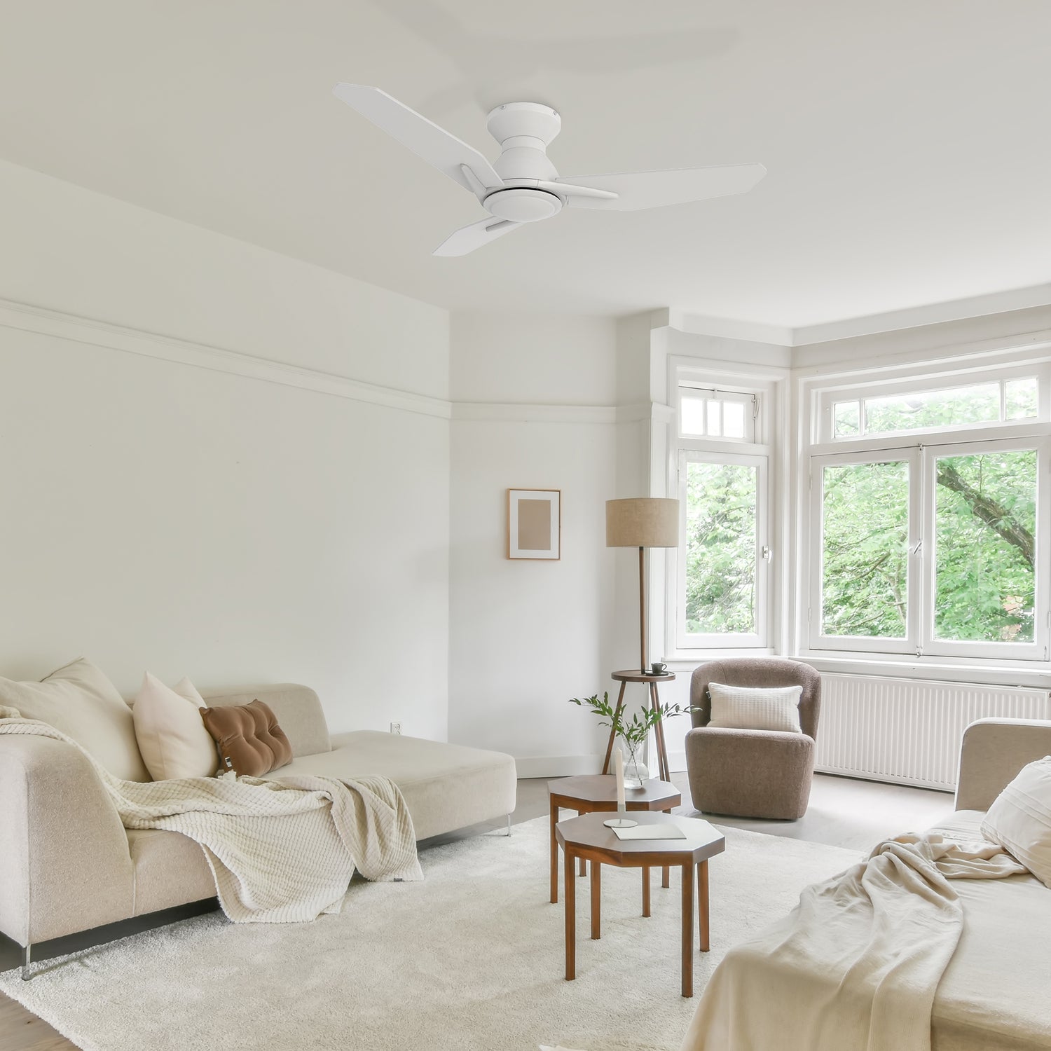 Flush mount ceiling fan with remote 44 inch, featuring a white finish design that complements modern living rooms. This indoor ceiling fan is also suitable for small room sizes. 
