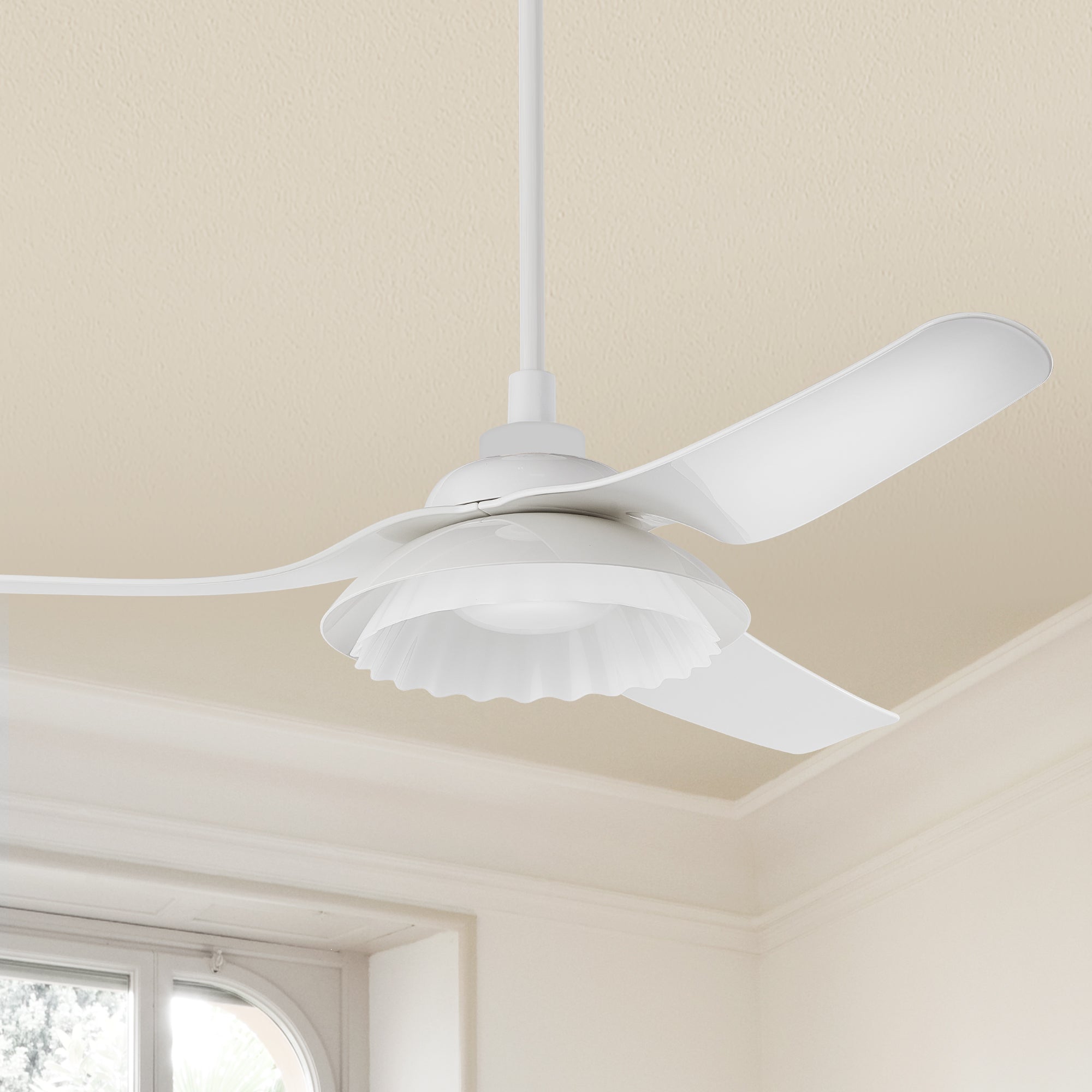 The Smafan Daisy 52'' smart ceiling fan keeps your space cool, bright, and stylish. It is a soft modern masterpiece perfect for your large indoor living spaces. This Wifi smart ceiling fan is a simplicity designing with White finish, use very strong ABS blades and has an integrated 4000K LED daylight. #color_white